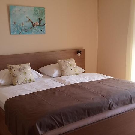 Rooms Vukusic Rab Town Exterior photo
