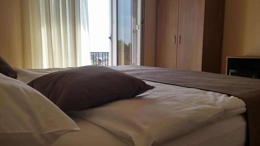 Rooms Vukusic Rab Town Exterior photo
