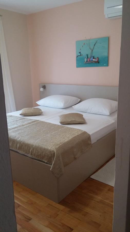 Rooms Vukusic Rab Town Exterior photo