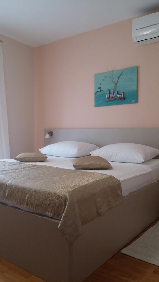 Rooms Vukusic Rab Town Exterior photo