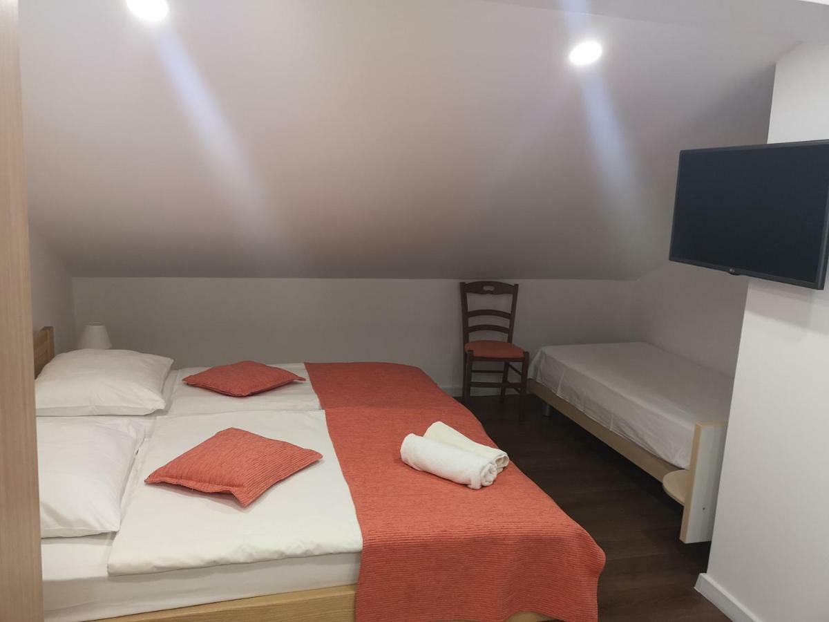 Rooms Vukusic Rab Town Exterior photo
