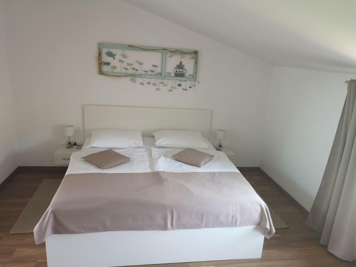 Rooms Vukusic Rab Town Exterior photo