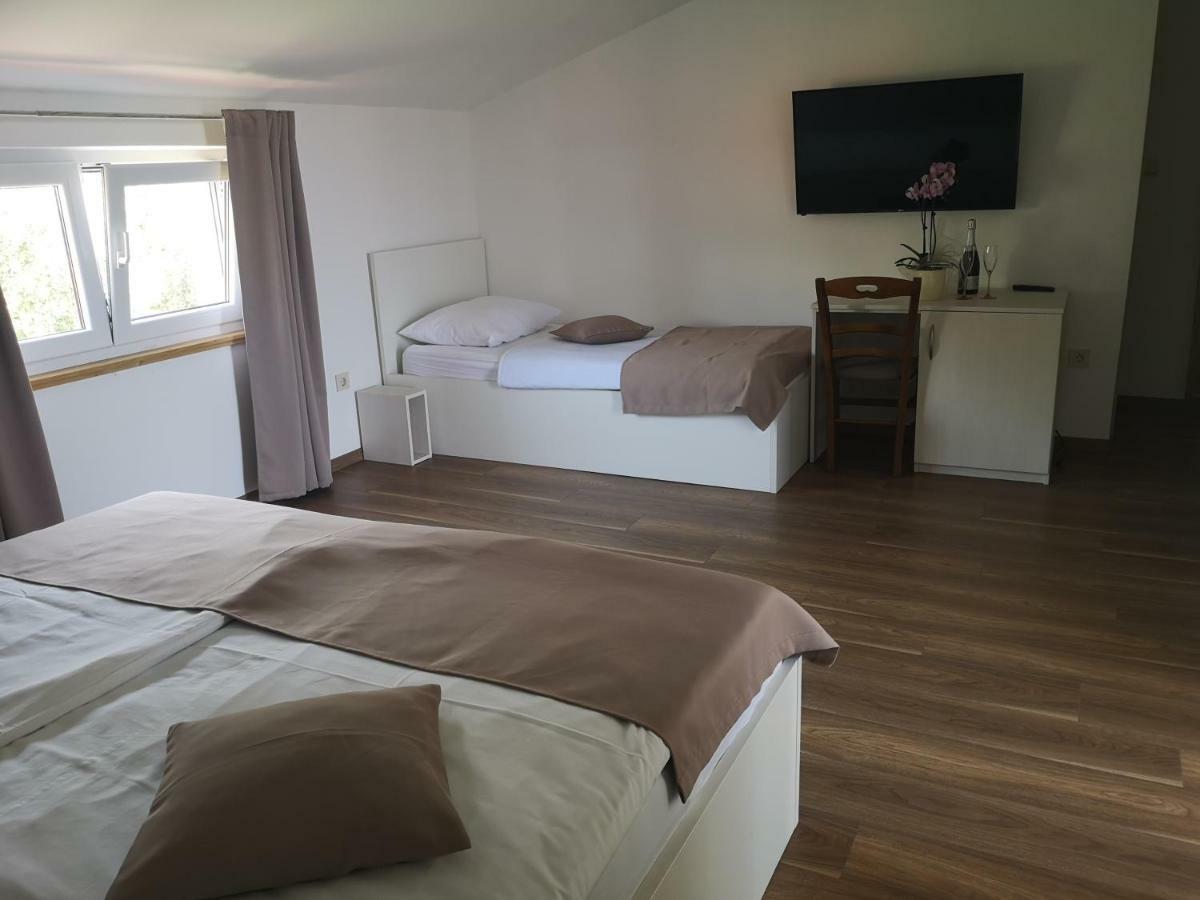 Rooms Vukusic Rab Town Exterior photo