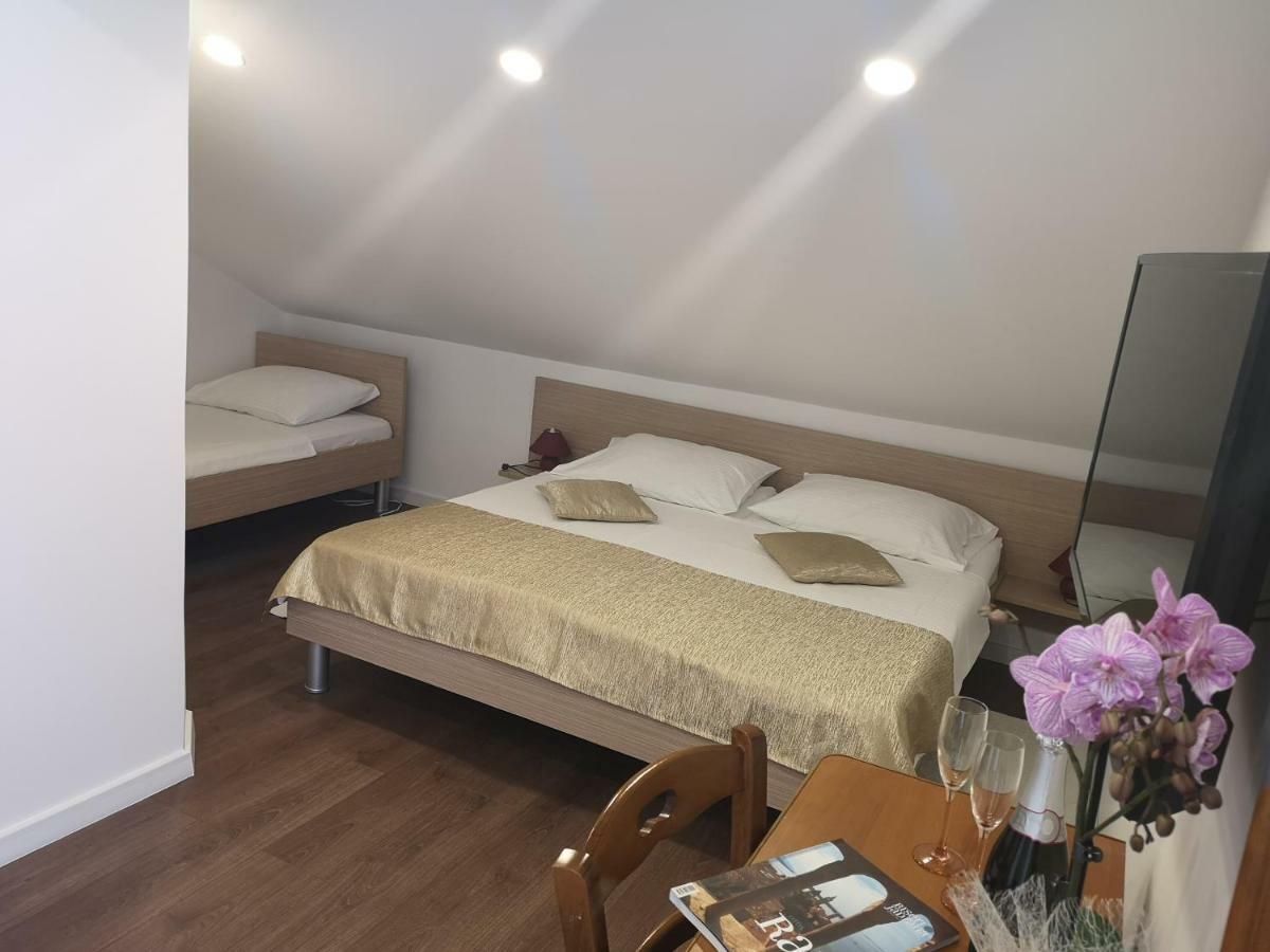 Rooms Vukusic Rab Town Exterior photo